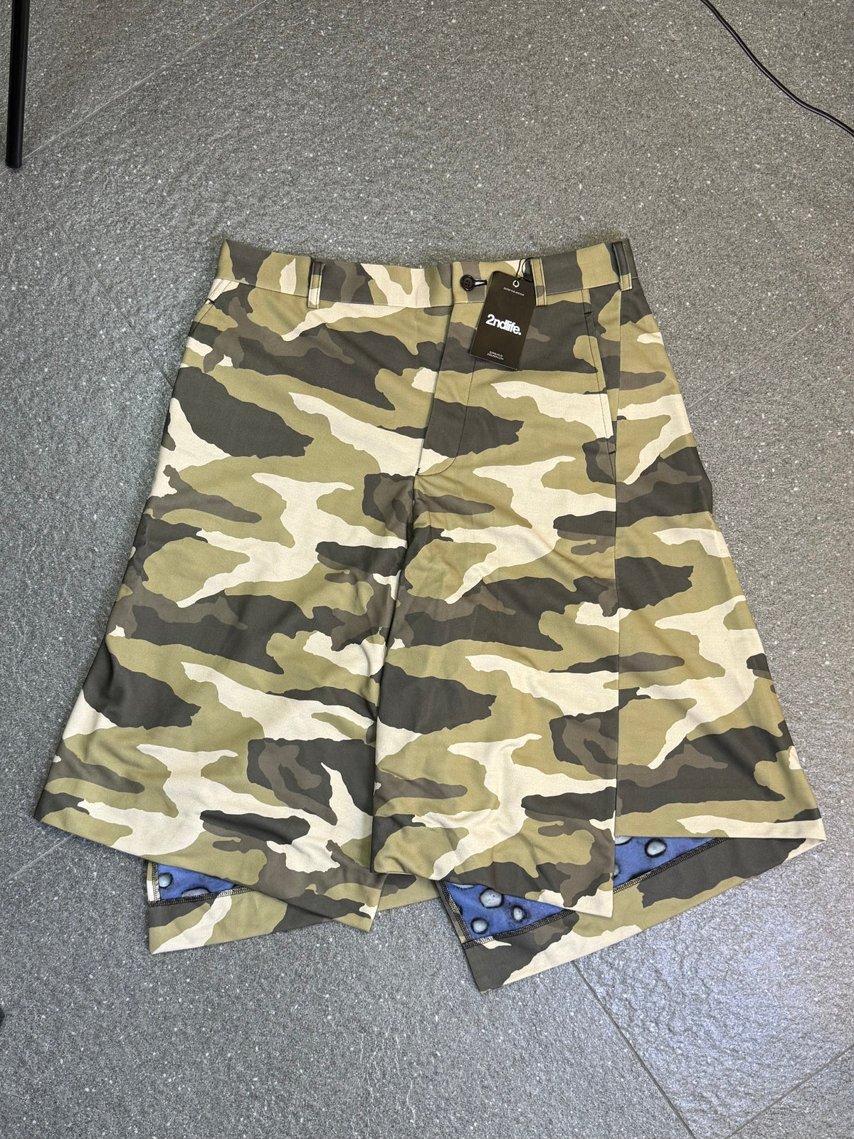 AD2018 Comme Des Garcon Assymetrical Camoflauge Shorts