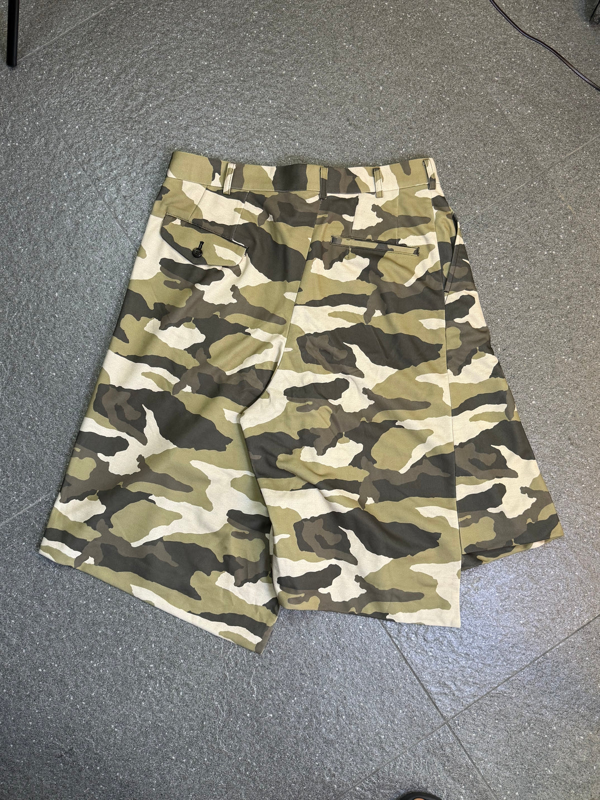 AD2018 Comme Des Garcon Assymetrical Camoflauge Shorts