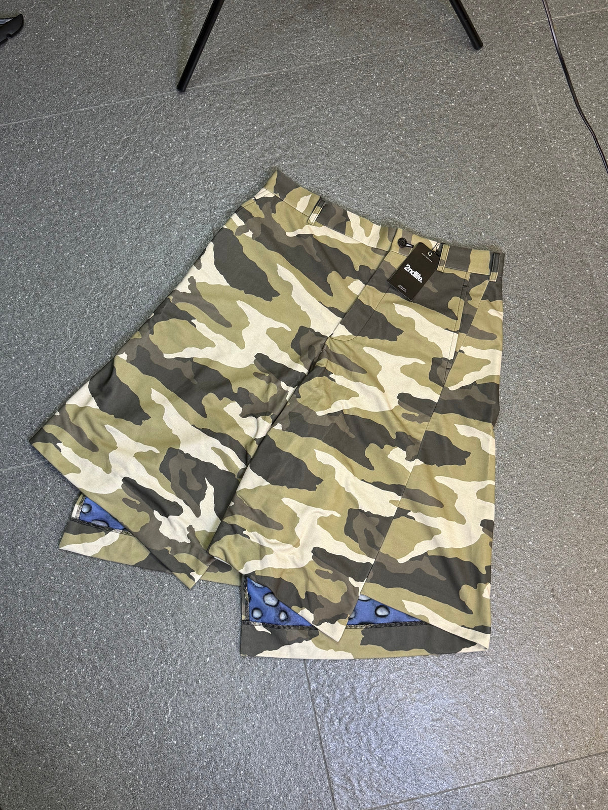 AD2018 Comme Des Garcon Assymetrical Camoflauge Shorts