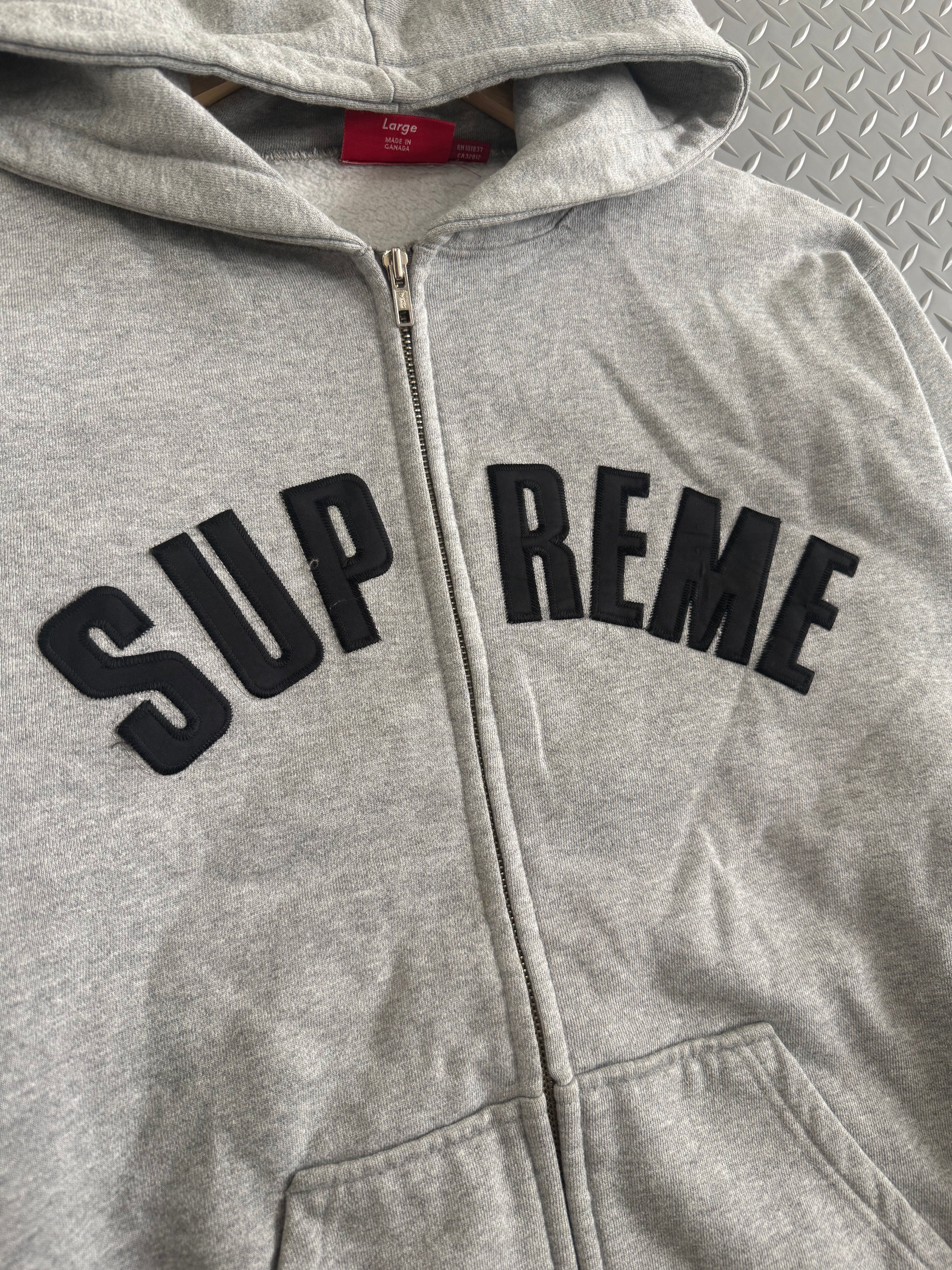 Vintage Supreme Arc Logo Zip Up Hoodie - Size L
